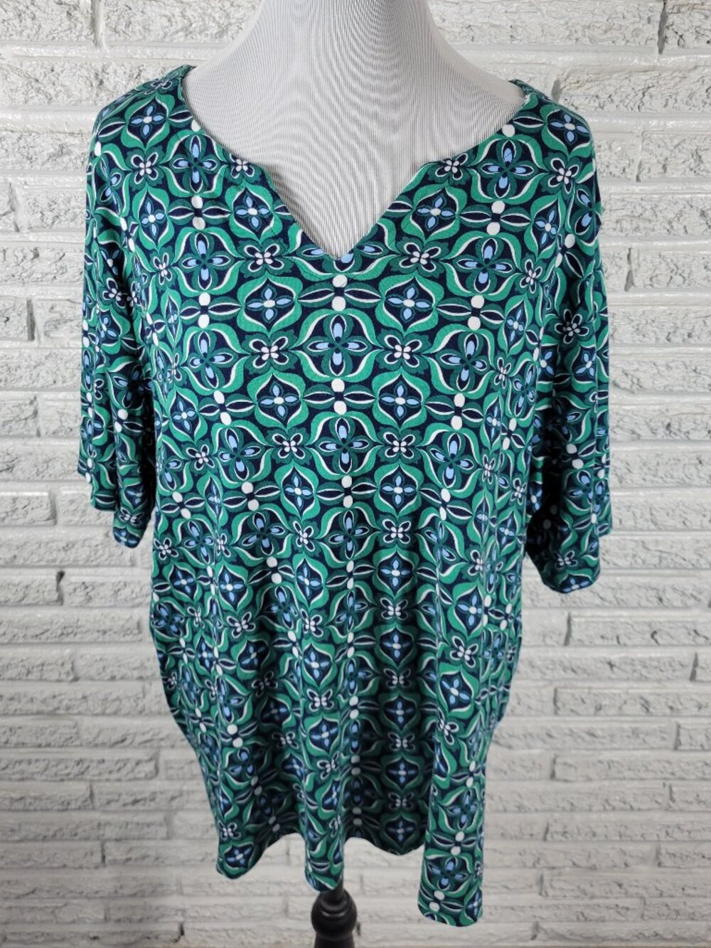 Croft & Barrow Green Geometric V-Neck T-Shirt Women Plus Size 2X GEO203E